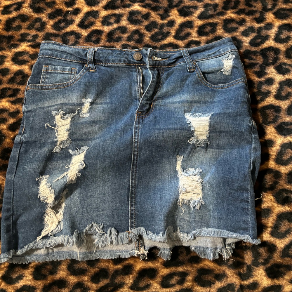 Size M mini skirt